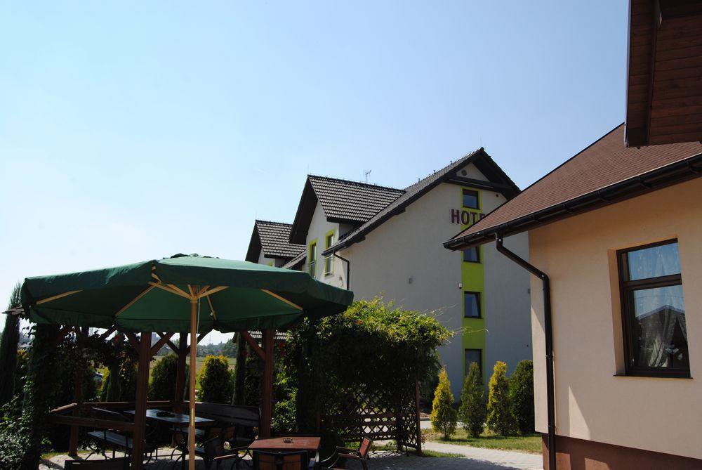 Hotel Magnolia Tychy Exterior foto