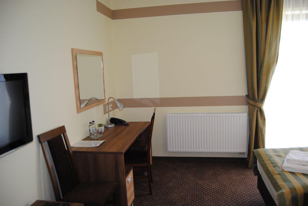 Hotel Magnolia Tychy Quarto foto
